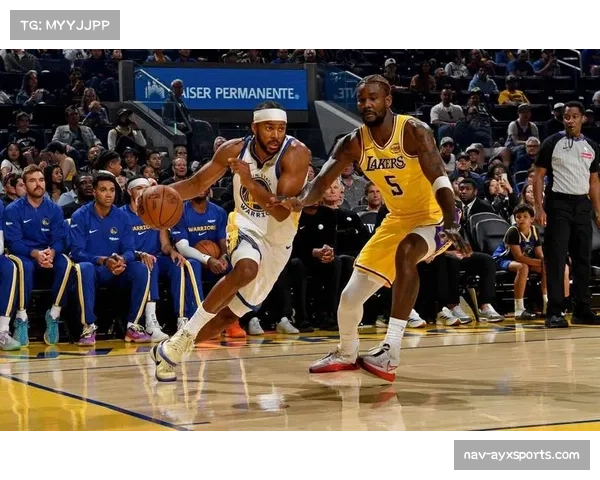 霍福德关键抢断锁定胜局展现勇士防守端经验与智慧